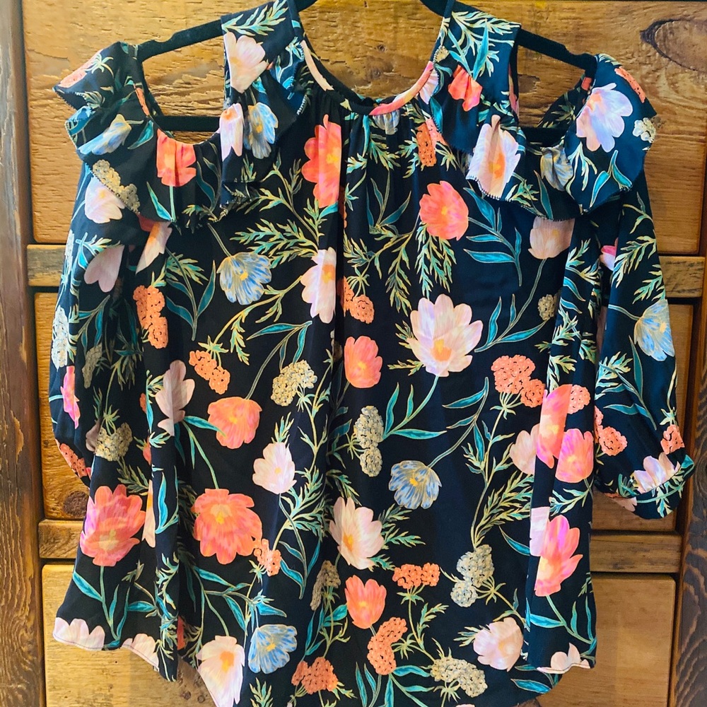 Kate Spade Peekaboo Shoulder top black and floral